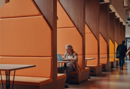 HP Poly Voyager Free 60 UC M Carbon Black Earbuds +BT700 USB-C Adapter +Basic Charge Case