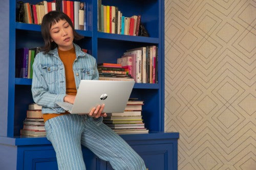 HP Pavilion 15-eg2017na Intel® Core™ i5 i5-1235U Laptop 39.6 cm (15.6") Touchscreen Full HD 8 GB DDR4-SDRAM 512 GB SSD Wi-Fi 6 (802.11ax) Windows 11 Home Silver