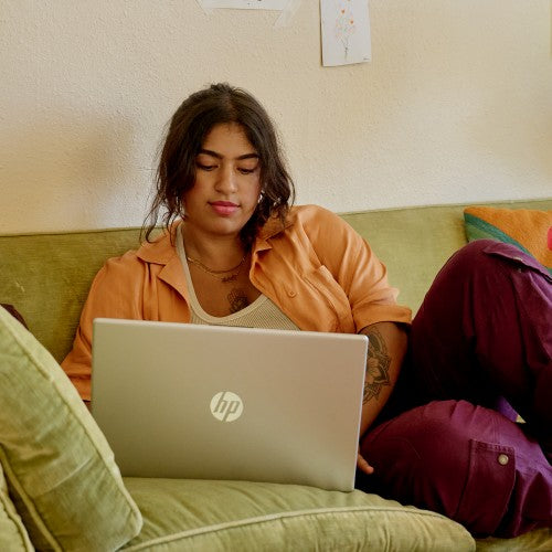 HP 15-fd0072na Intel® Core™ i5 i5-1334U Laptop 39.6 cm (15.6") Full HD 16 GB DDR4-SDRAM 512 GB SSD Wi-Fi 6 (802.11ax) Windows 11 Home Silver